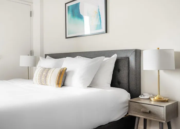 Kasa South Loop Aparthotel