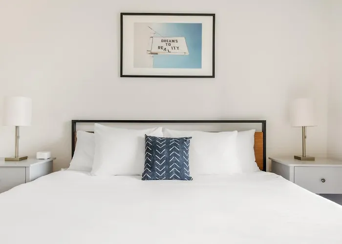 Kasa South Loop Aparthotel