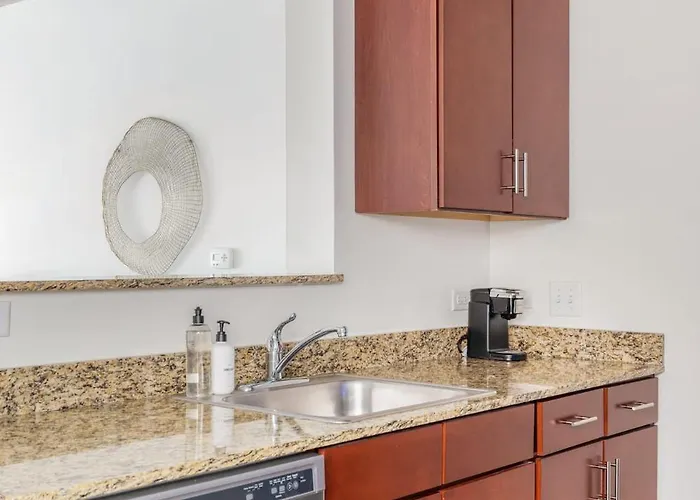 Kasa South Loop Aparthotel